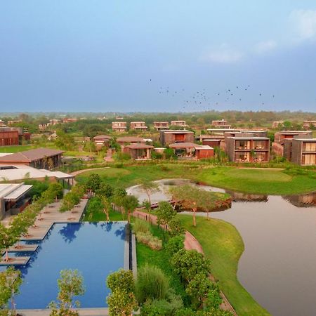 Mysa Zinc Journey By The Fern, Nani Devati Hotel Sanand Ngoại thất bức ảnh