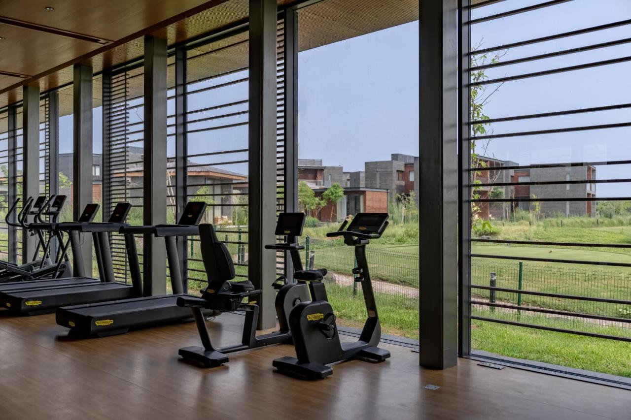 Mysa Zinc Journey By The Fern, Nani Devati Hotel Sanand Ngoại thất bức ảnh