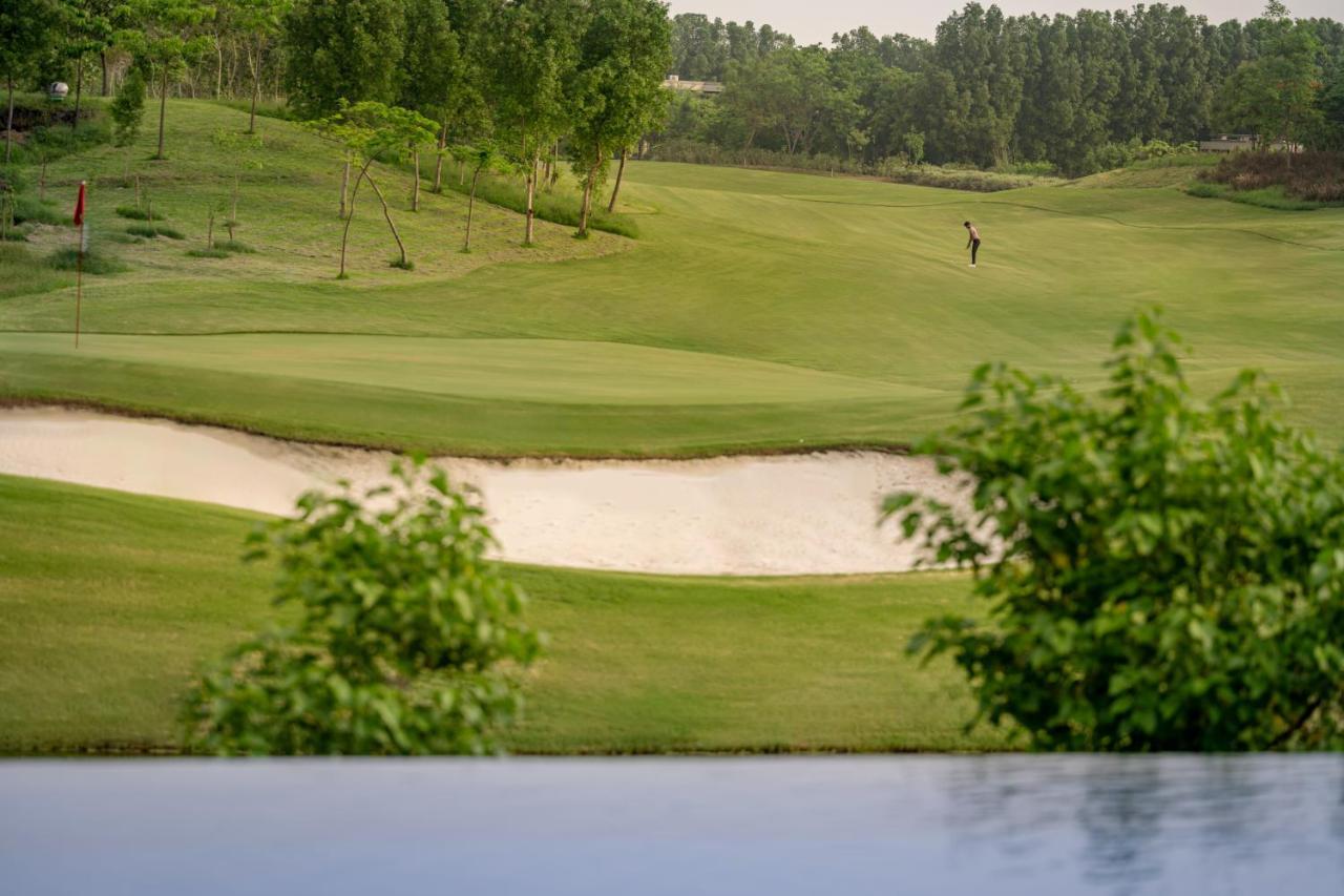 Mysa Zinc Journey By The Fern, Nani Devati Hotel Sanand Ngoại thất bức ảnh