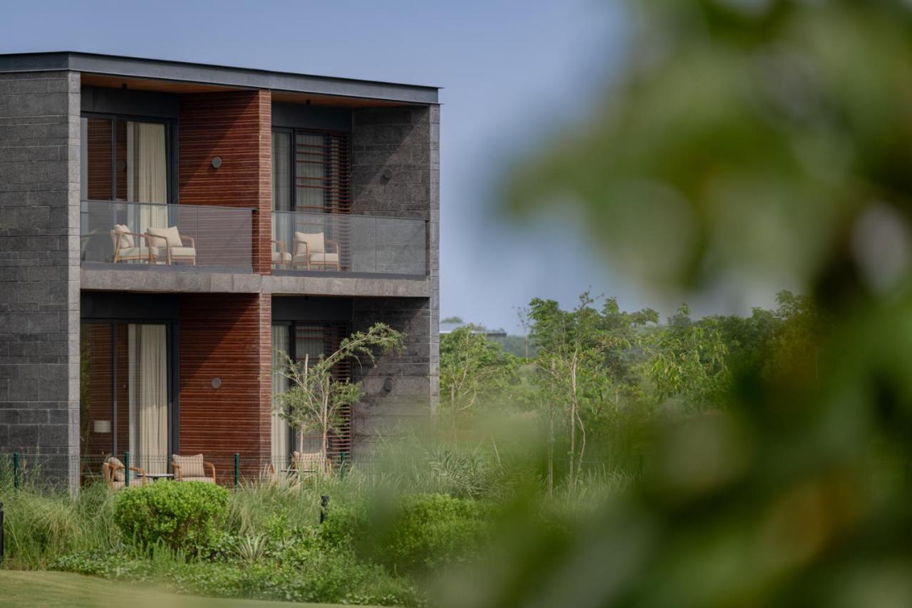 Mysa Zinc Journey By The Fern, Nani Devati Hotel Sanand Ngoại thất bức ảnh