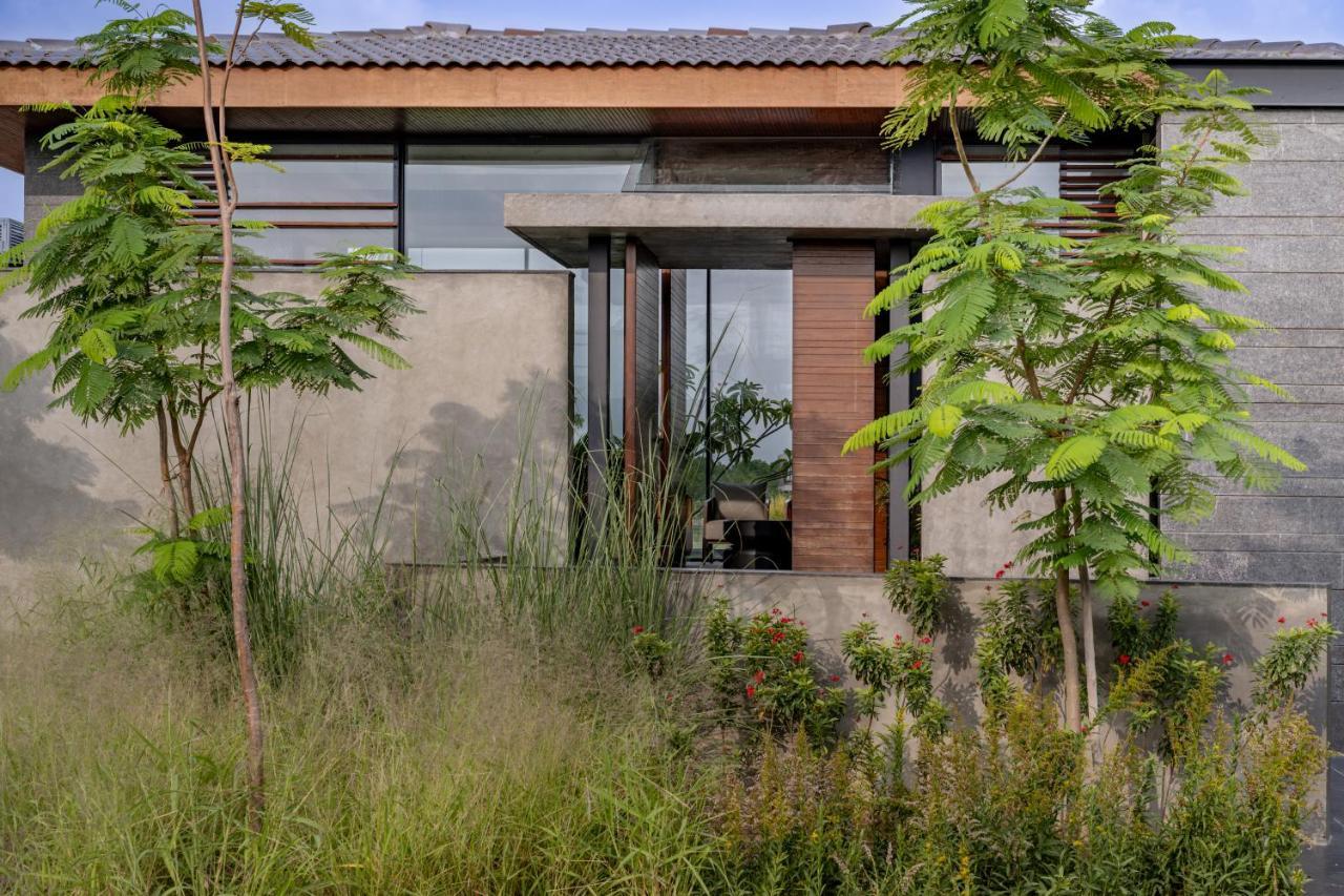 Mysa Zinc Journey By The Fern, Nani Devati Hotel Sanand Ngoại thất bức ảnh