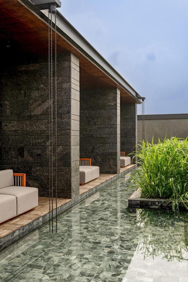 Mysa Zinc Journey By The Fern, Nani Devati Hotel Sanand Ngoại thất bức ảnh