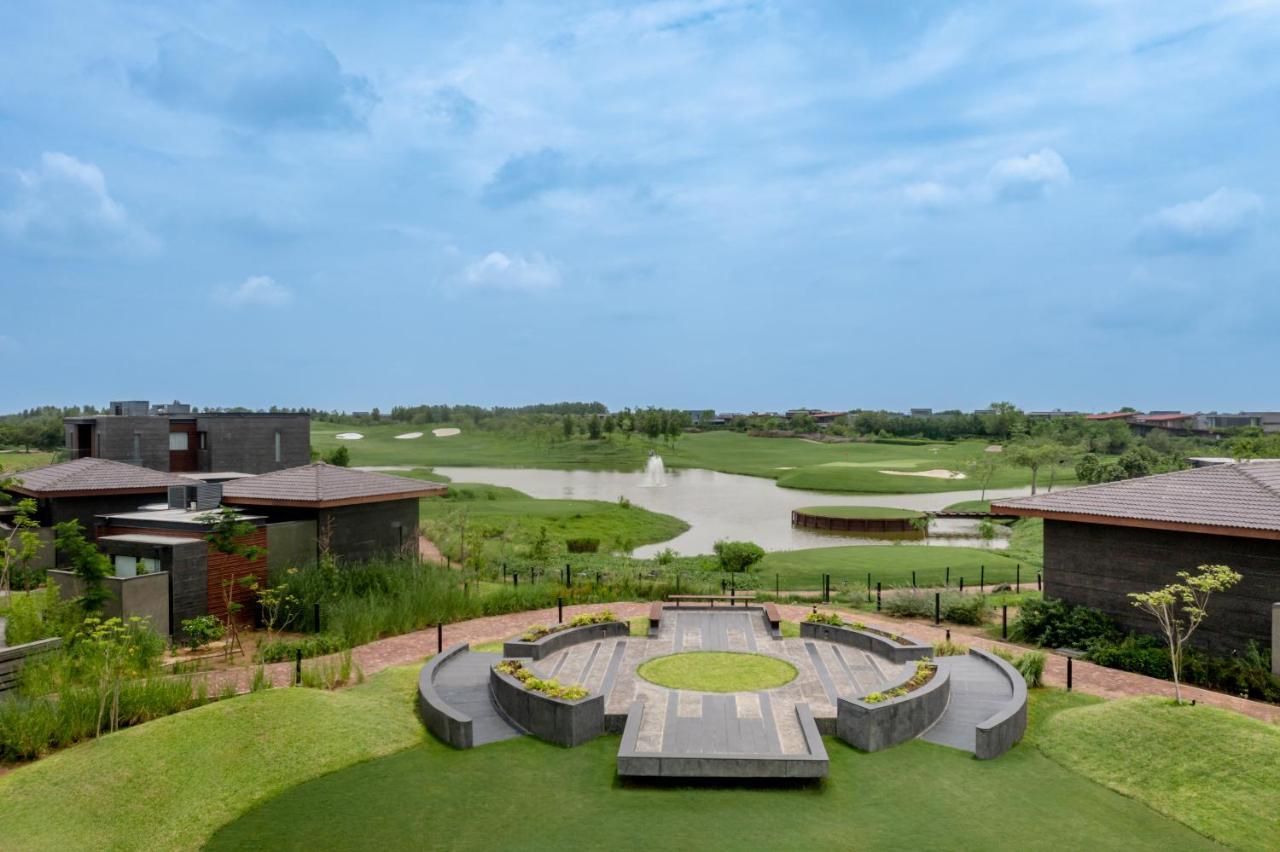 Mysa Zinc Journey By The Fern, Nani Devati Hotel Sanand Ngoại thất bức ảnh