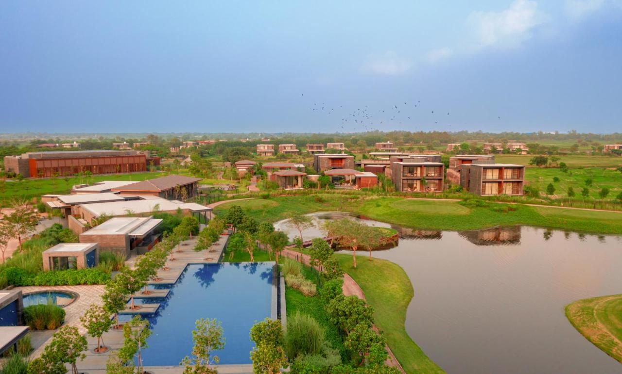 Mysa Zinc Journey By The Fern, Nani Devati Hotel Sanand Ngoại thất bức ảnh
